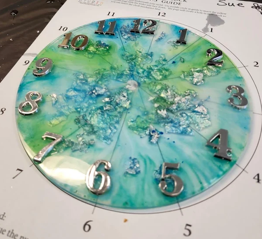 DIY resin clocks for parties of 5 or more